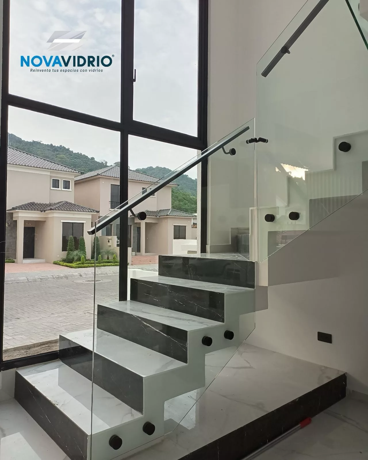 Pasamanos Minipostes - NOVAvidrio Guayaquil