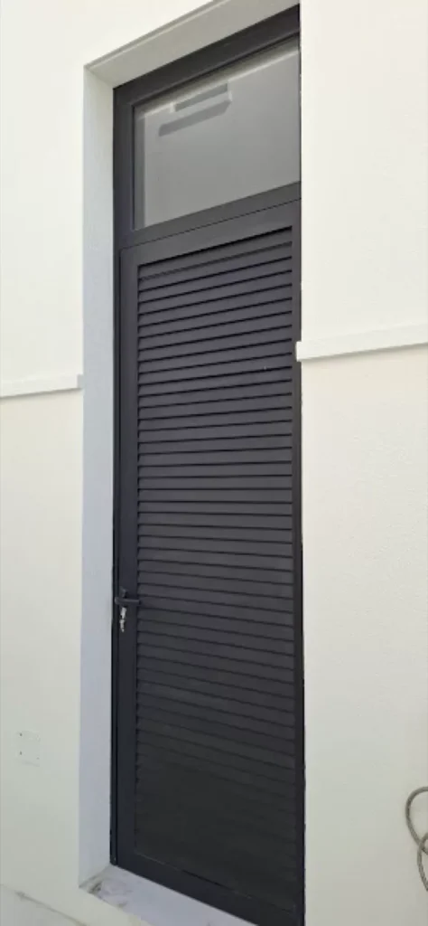 Puerta de Ingreso Comercial - Puertas en Samborondón