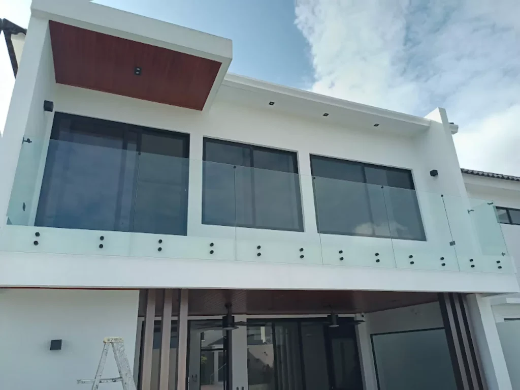 Balcón Contemporáneo - Balcones y Pasamanos en Samborondón