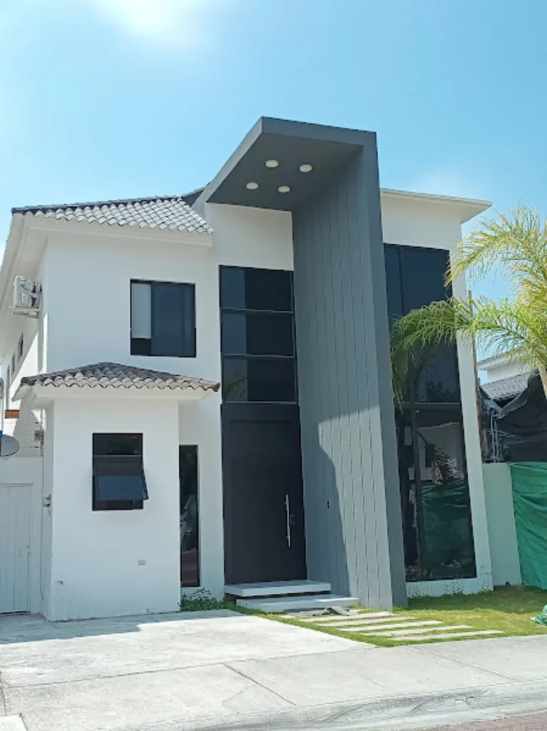 Vivienda con Ventanales Panorámicos - Ventanería Casa Completa