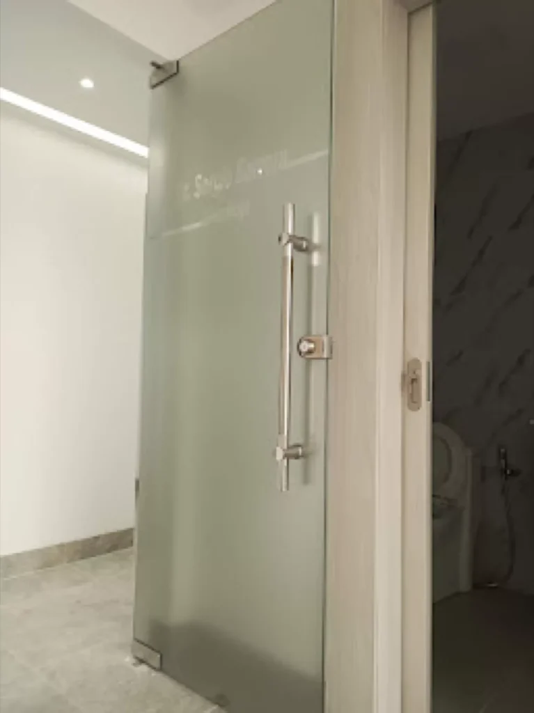 Puerta de Vidrio Templado - Puertas en Guayaquil