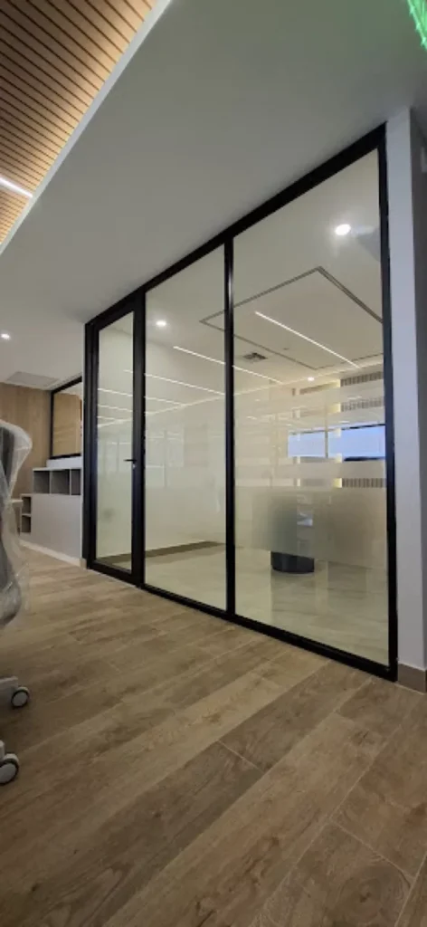 Mampara Fija para Local Comercial - Mamparas Oficina y Local Comercial