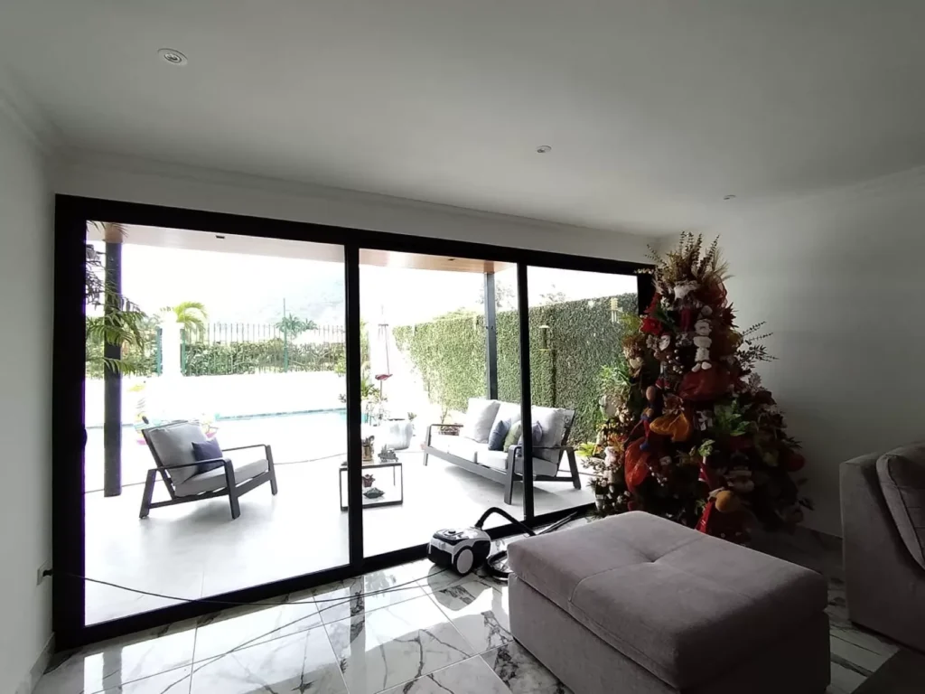 Puerta Corrediza Gran Formato - Ventanería